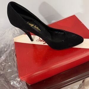 Sophisticated Black Heels by Soft Shoes By Sexy Shoes